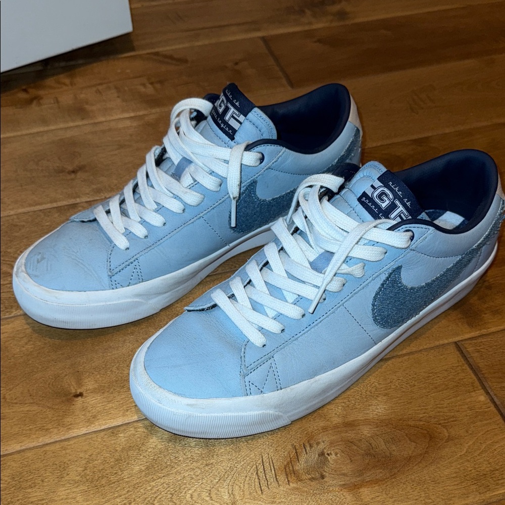Nike Men's Light Blue and White Sneakers
